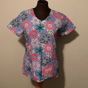 Zoe + Chloe Women's Multicolor Floral Print V-Neck Short Sleeve Scrub Top